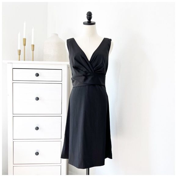 NWT White House Black Market Crepe Fit & Flare Little Black Dress LBD Sz 8 - Picture 1 of 11